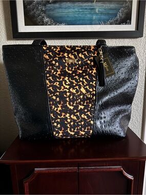 NWT Makeup Junkie Luxe Two faced weekender Bag